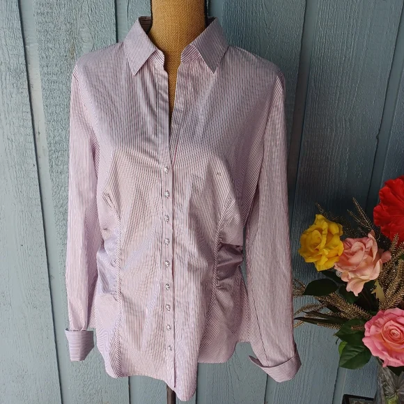 NEW YORK & COMPANY beautiful blouse with collar, striped long sleeve polo style - Picture 3 of 15